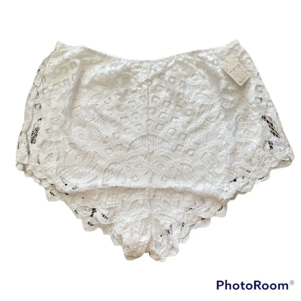 New Free People One Adella Shorts in White Size Medium